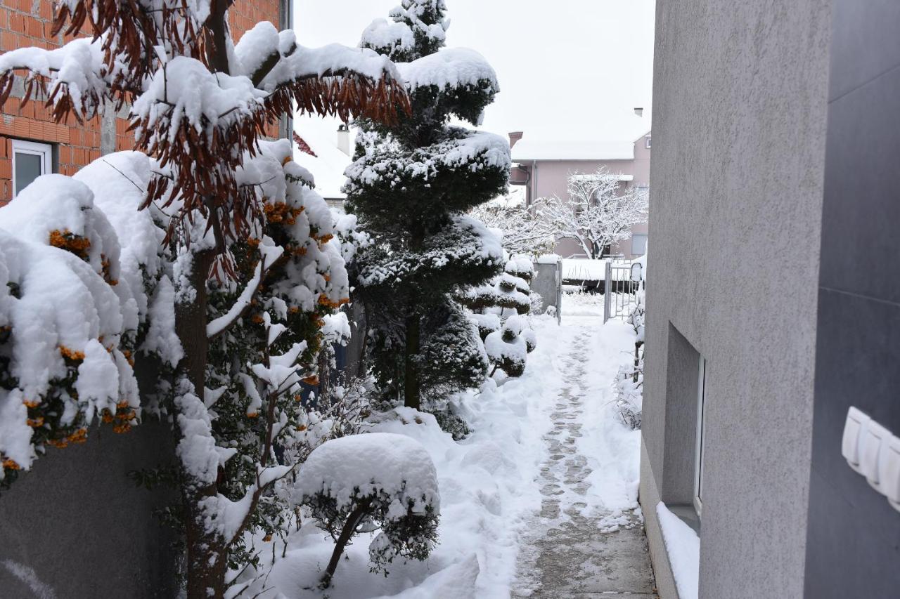 Blue House Apartment Ni Exterior foto